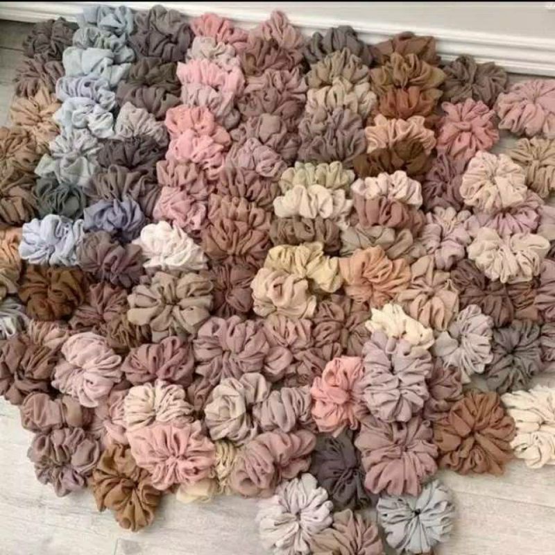 Pashmina Diamond Ceruty 180x75 Halus Premium Jahit Tepi Hitam Pasmina Panjang Basic Non Instan Sleman Jogja-2 pcs scruncie