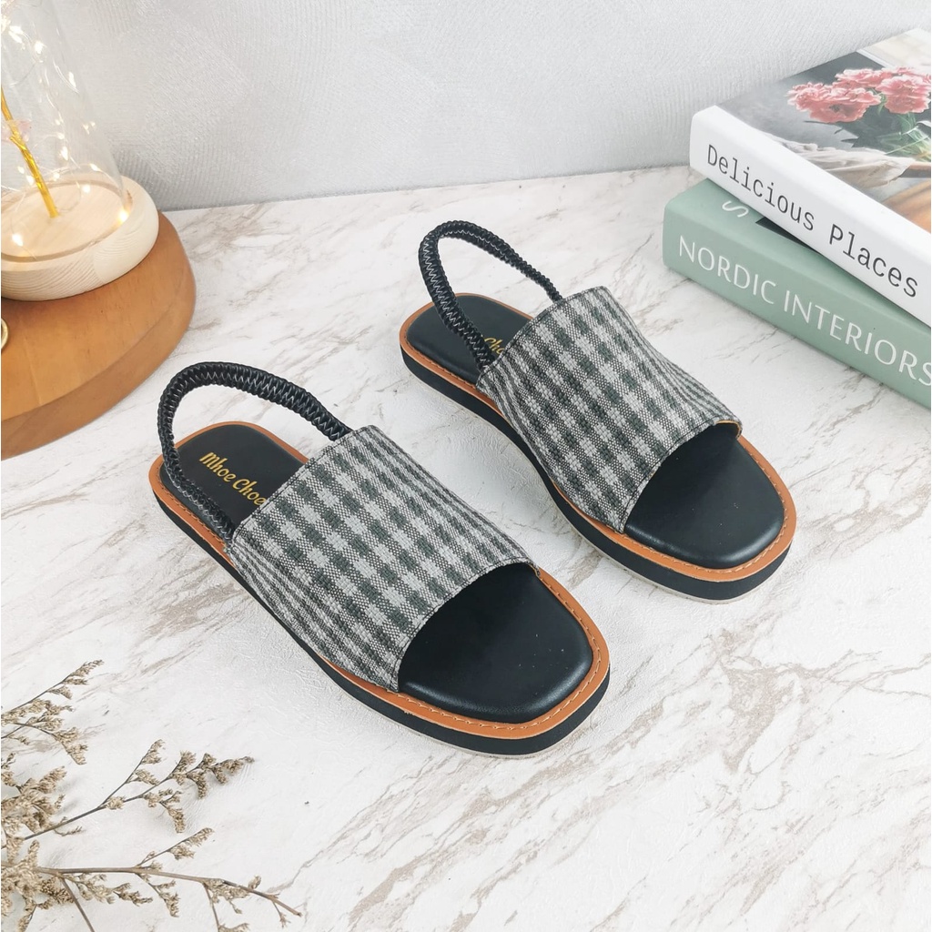 QZ - Tiara Flip Flop Sandal Wanita Motif Kotak Tali Karet UJ 02