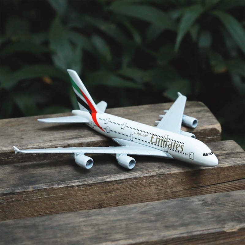 Miniatur Diecast Pesawat Airbus 380 Bahan Metal A380 Aviation 15cm Untuk Koleksimainan