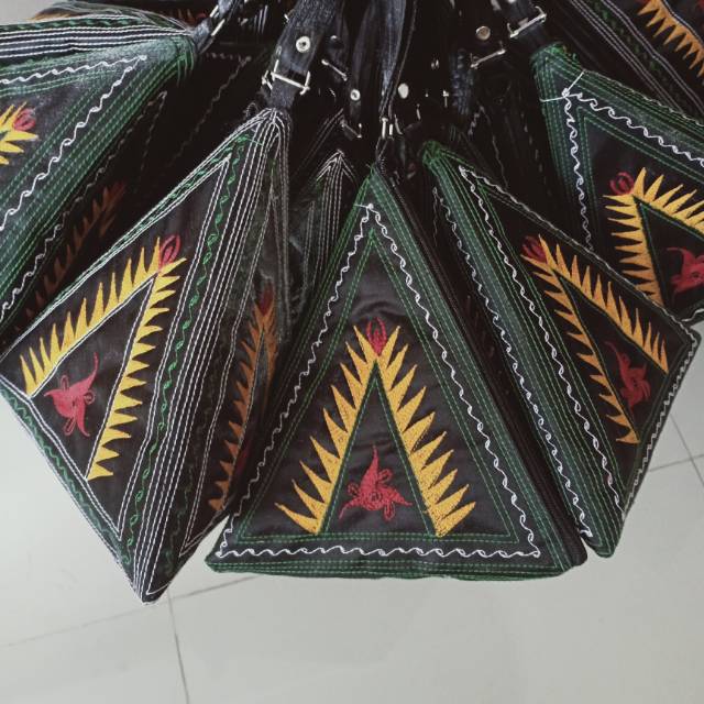 TAS KERUCUT ACEH/TAS SEGITIGA