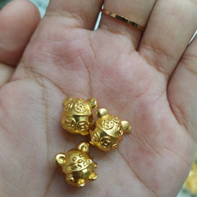 Liontin gelang karakter