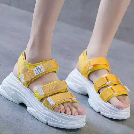 SANDAL GUNUNG WANITA GLADIATOR