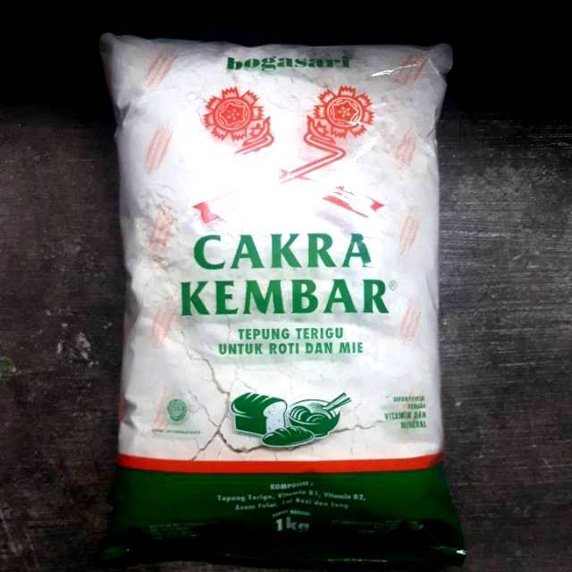 Tepung Terigu Cakra Kembar Ekonomis Premium Kemasan 1kg Bogasari