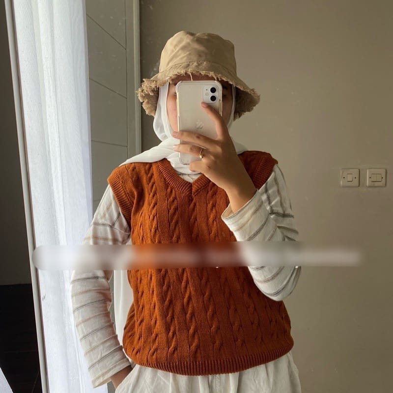 VEST ROMPI CABLE / VEST ROMPI RAJUT /VEST ROMPI TALI