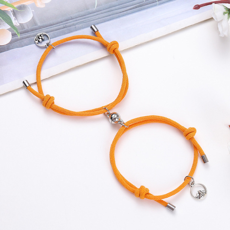 2 Pcs Gelang magnet Adjustable Bahan alloy Warna silver Untuk Pasangan