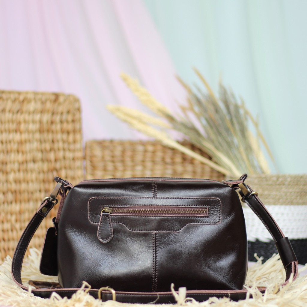 TAS KULIT WANITA SLEMPANG MOEL CITY SLING BAG DARK BROWN / FREE GRAVIR NAMA DI GANTUNGAN TAS