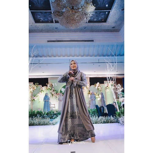 Nadhira dress by greenism