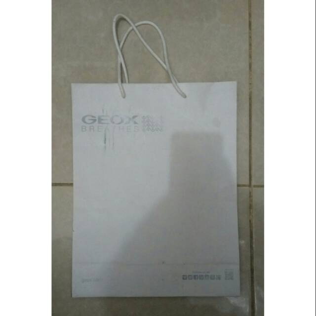 Paper Bag / Paperbag / Tas Karton Geox Medium