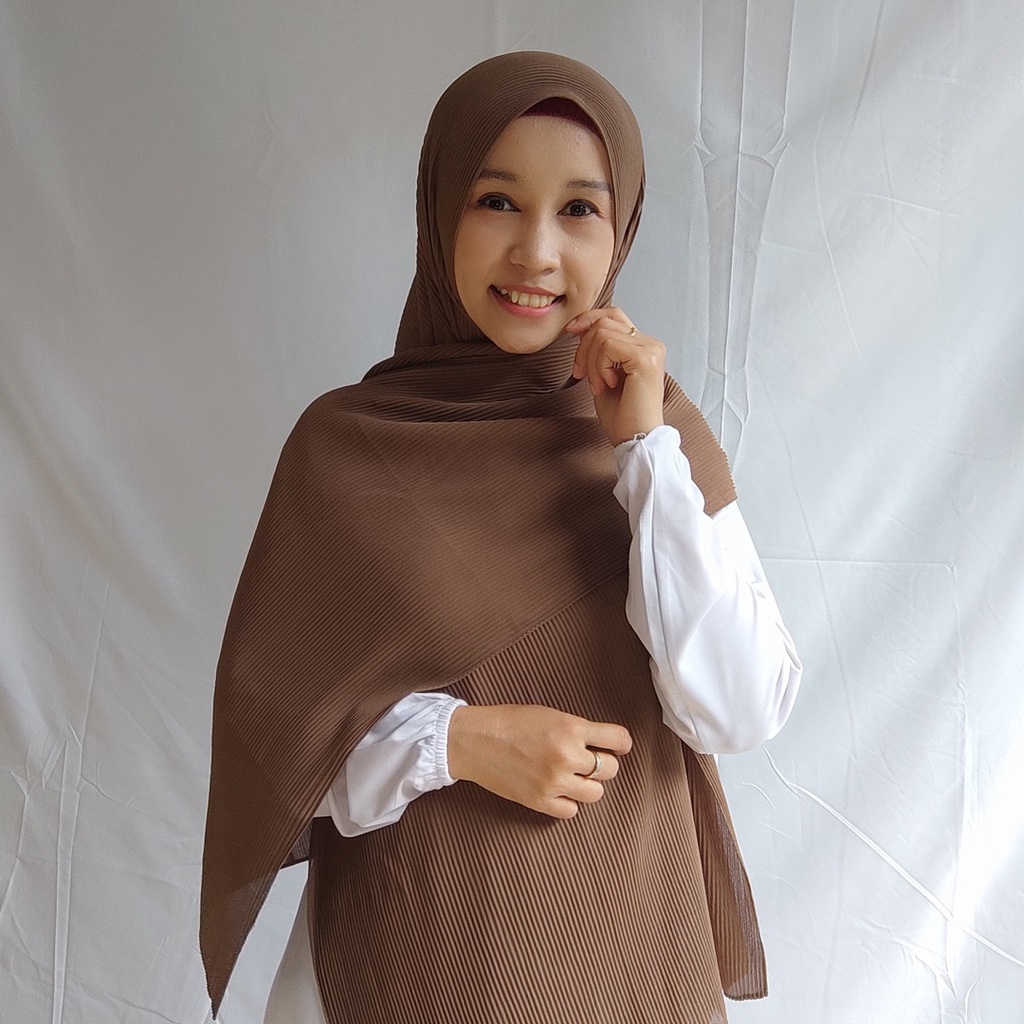 Warna jilbab cream plisket Jilbab Yang