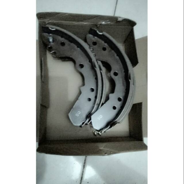 Kampas rem belakang Isuzu panther