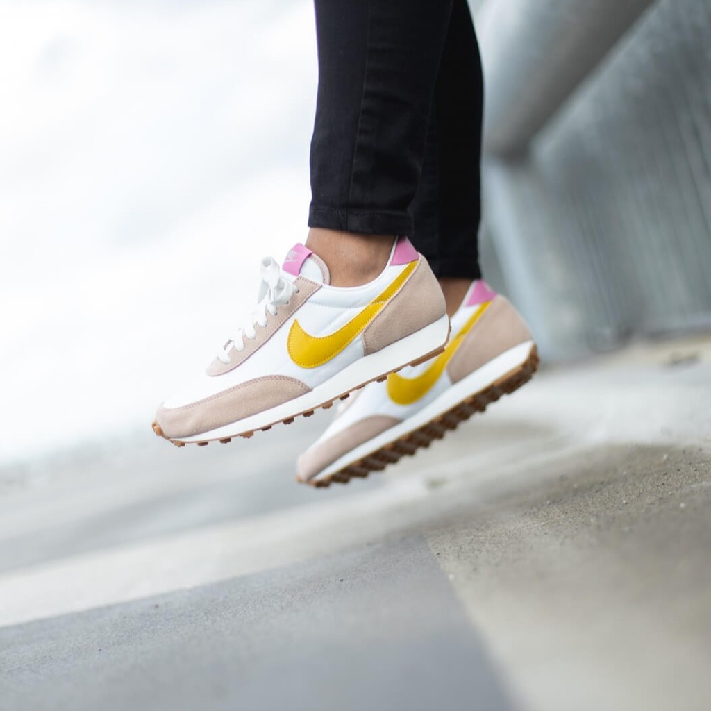 Jual NIKE DAYBREAK FOSSIL STONE SAFFRON 