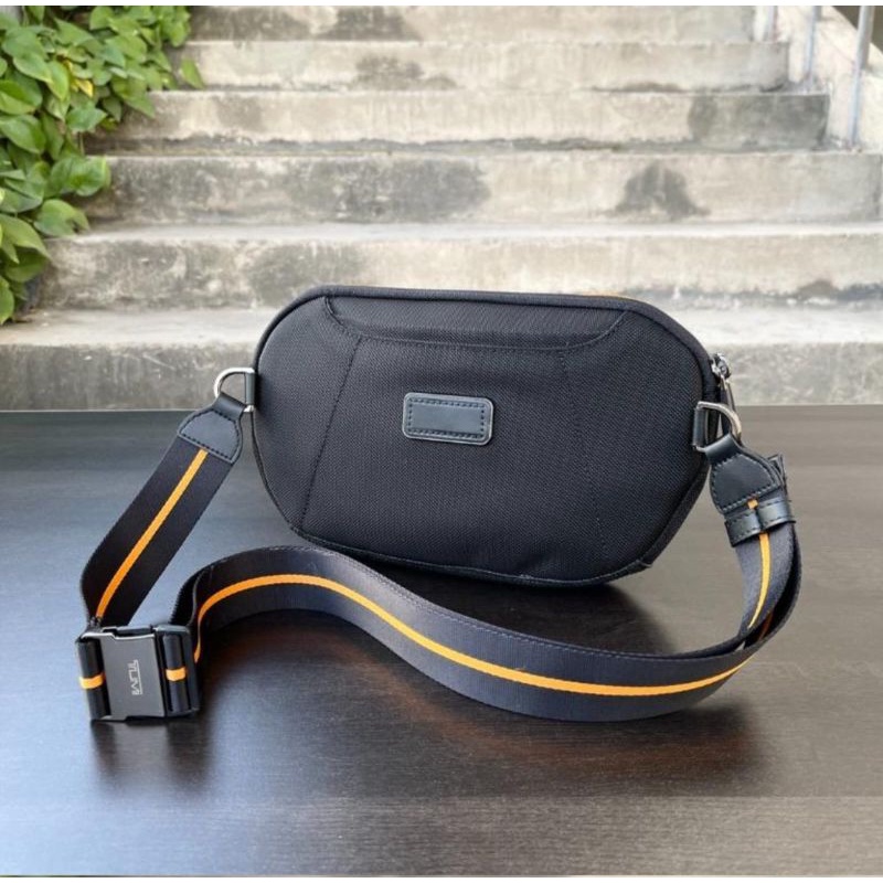 Tas selempang pria TM McLaren