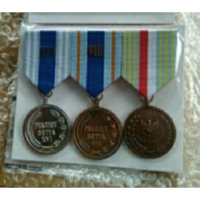 Satya Lencana / Mendali besar 8 tahun + 16 tahun + wira dharma