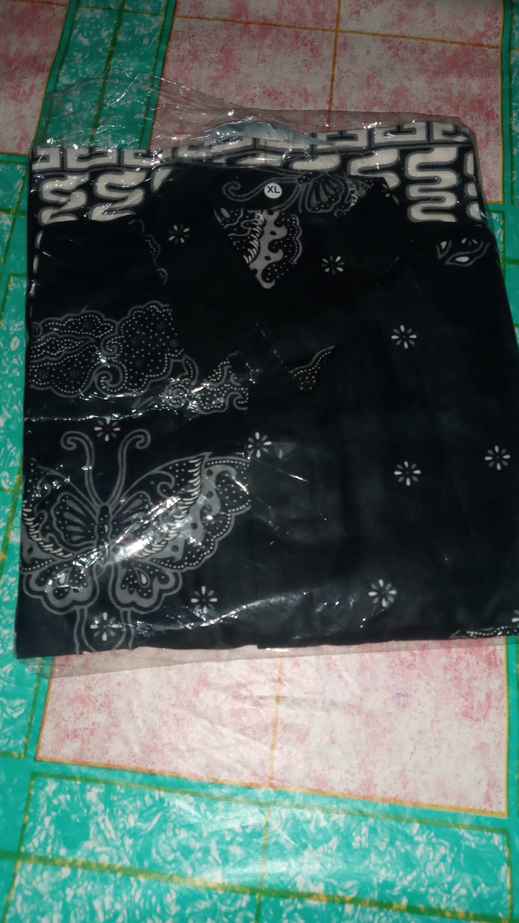 Kemeja Batik Pria Lengan Pendek Motif Kupu Awan