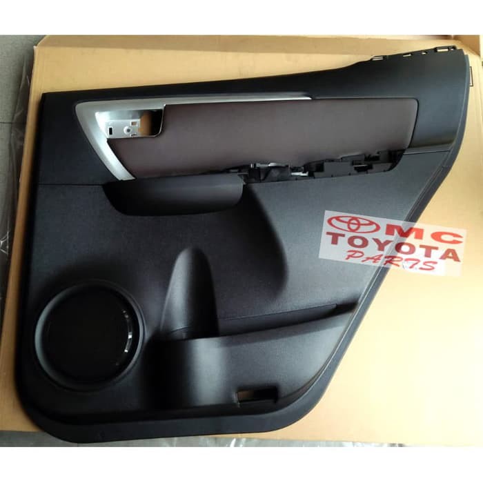 Panel Pintu / Board Door Trim Belakang Kanan Fortuner 67630-0KA20-C6