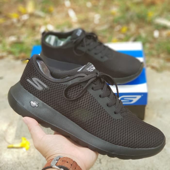 skechers hitam