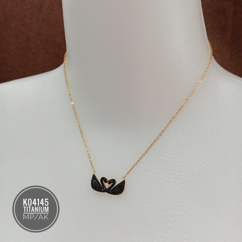 Kalung Titanium Swan Angsa Zircon Hitam K04146