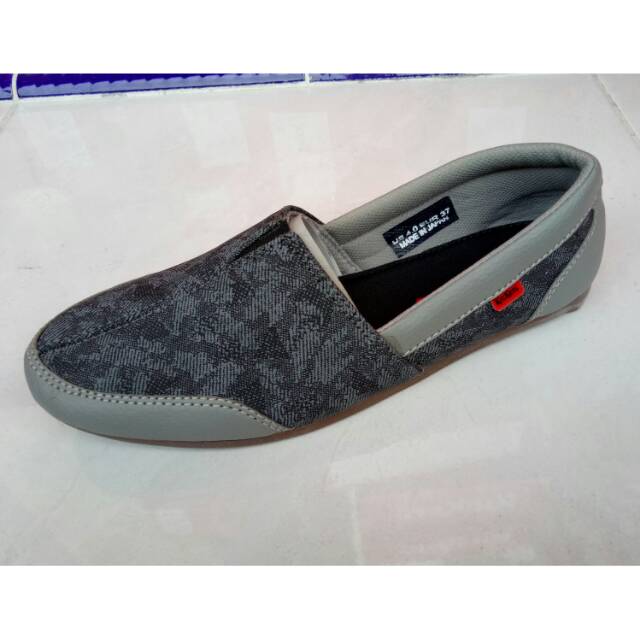 Sepatu wanita, sepatu cewek kickers, slip on kickers grey outsole ori