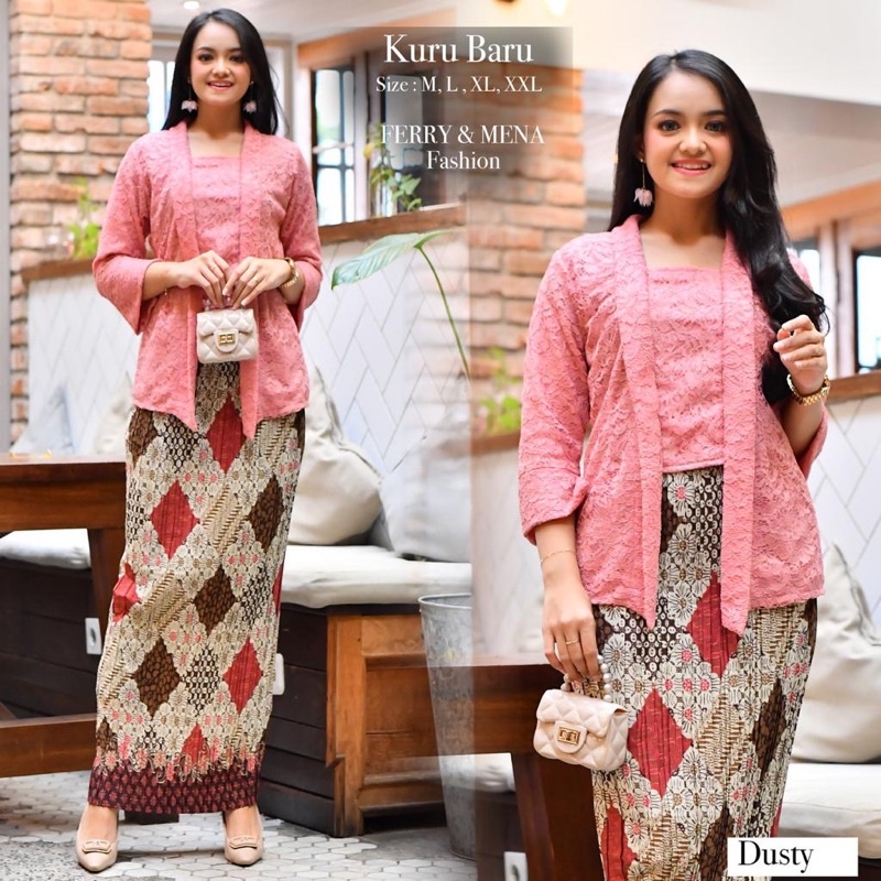 Set kebaya kartini dengan rok batik