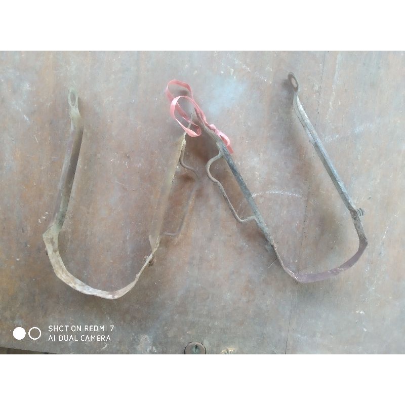 dudukan spakbor Yamaha v75 /  pangkon spakbor v80 / pangkon spakbor depan Yamaha v75