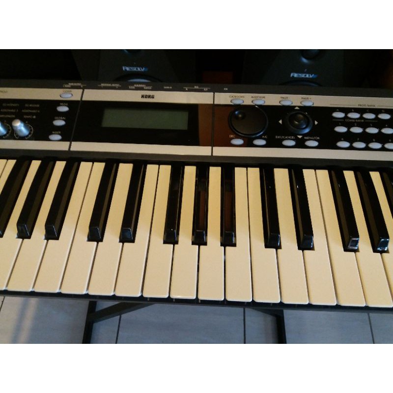 Keyboard Syntisizer Korg X-50