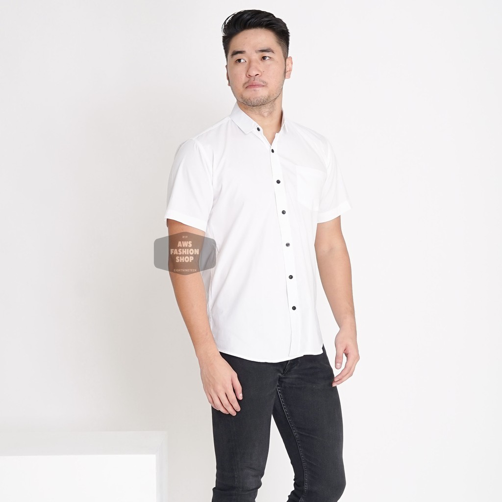 Kemeja Pria Lengan Pendek Putih Polos Kancing Hitam Casual Slimfit 3339