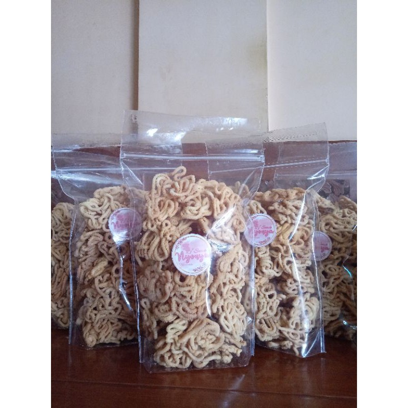 

Unthuk yuyu Nyonya Snack/ kue akar kelapa manis kemasan 350 gram