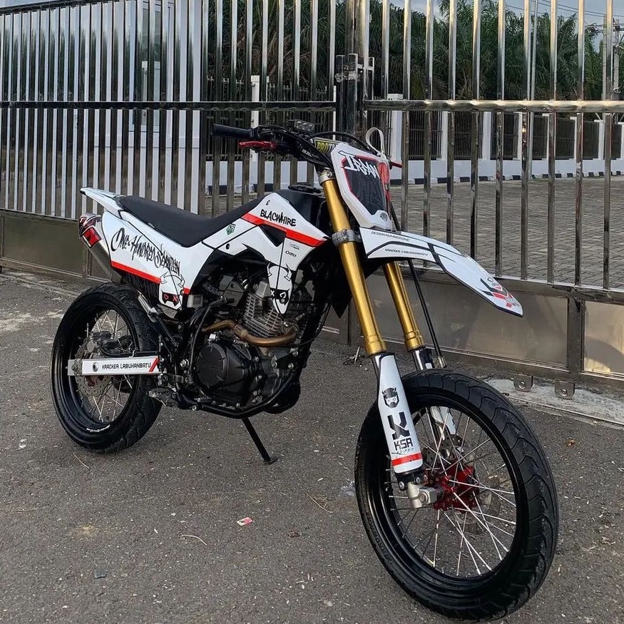 DECAL CRF 150L  PUTIH HITAM LIST MERAH