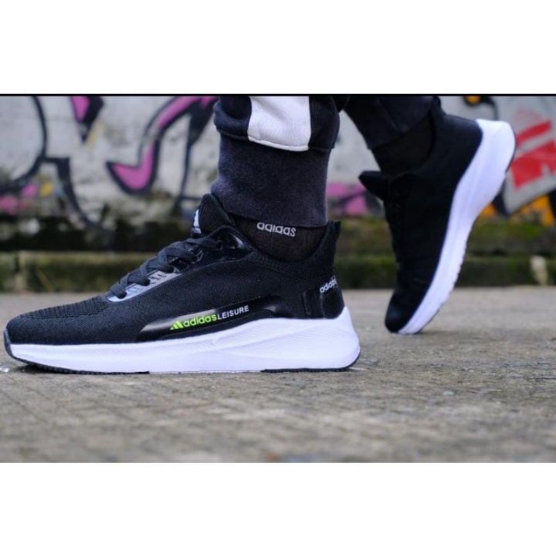 ADIDAS LEISURE /  SEPATU RUNNING PRIA TERBARU DAN TERMURAH