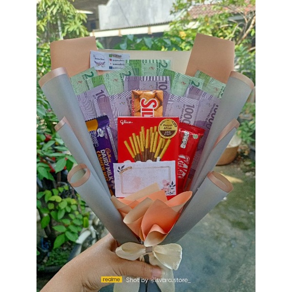 

bouquet bucket buket uang pocky coklat silverqueen dairy milk kitkat