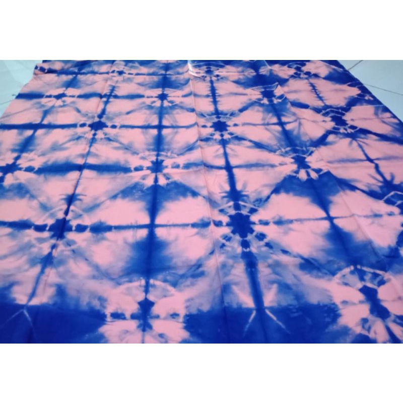 Kain Shibori Twotone. Shibori 2 warna. Shibori motif diagonal. Shibori ori Handmade