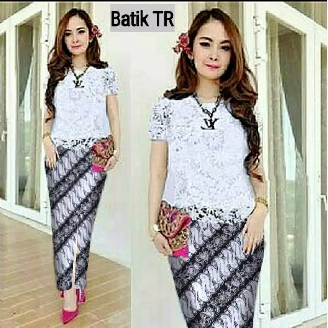 Kebaya Set Brokat Putri + Rok Batik