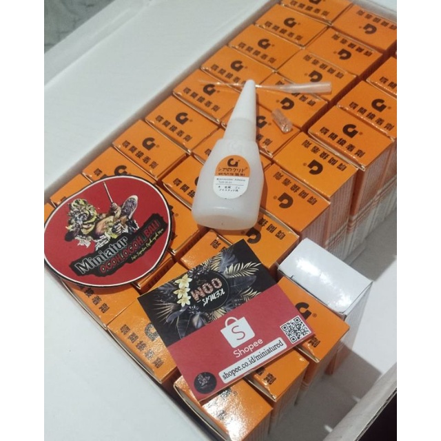 

READY LEM G / PERISAI MURAH BISA SEBAGAI PEREKAT SOUVENIR ATAU KARYA LAINNYA