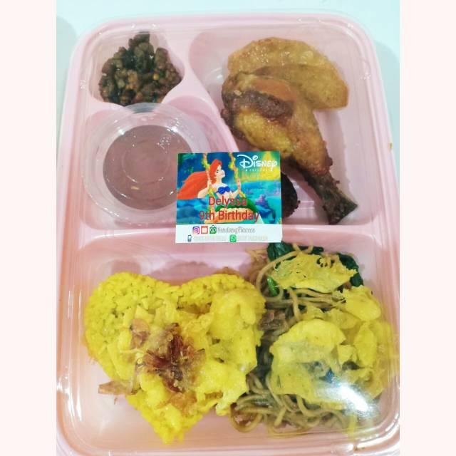 

Paket nasi kuning ulang tahun