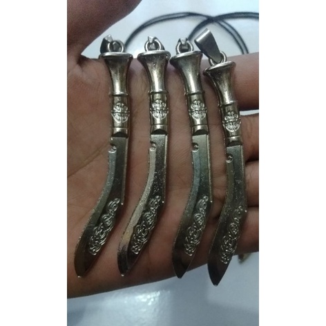 kalung pedang