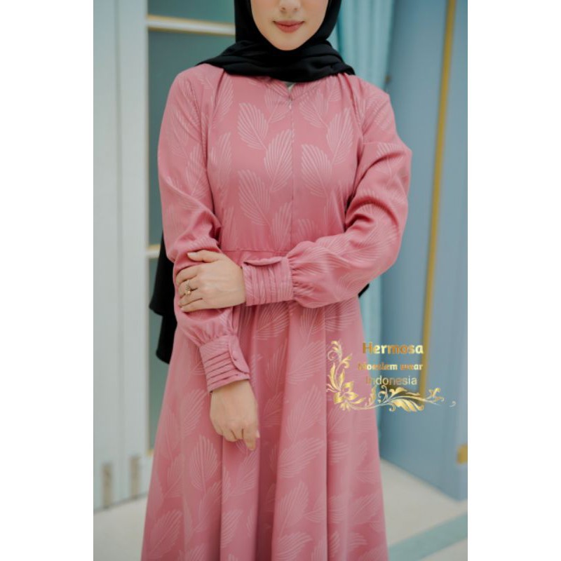 [Gamis Hermosa] Gamis hermosa embos motif daun warna dusty pink-Gamis pink-gamis syari pink-Gamis