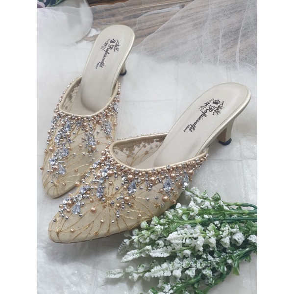 sepatu sintya gold 7cm lancip