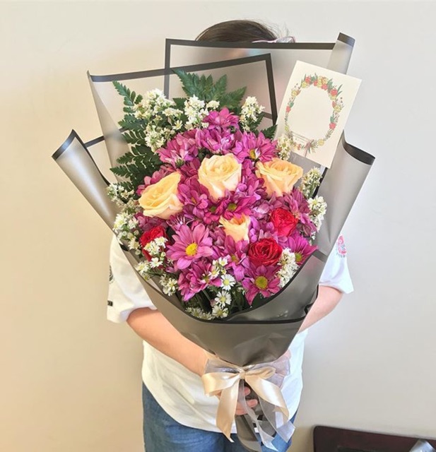 Hand Bouquet Buket  Bunga  Segar Mawar 6 Tangkai Campur 