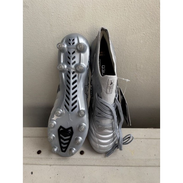 Sepatu Bola Mizuno Morelia Neo 3 Beta Leather Silver-3