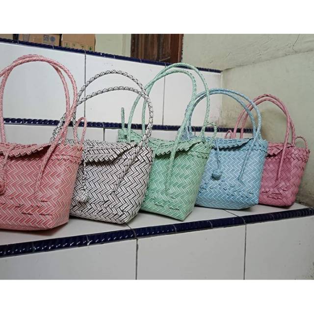 Tas Anyaman Jinjing lurik