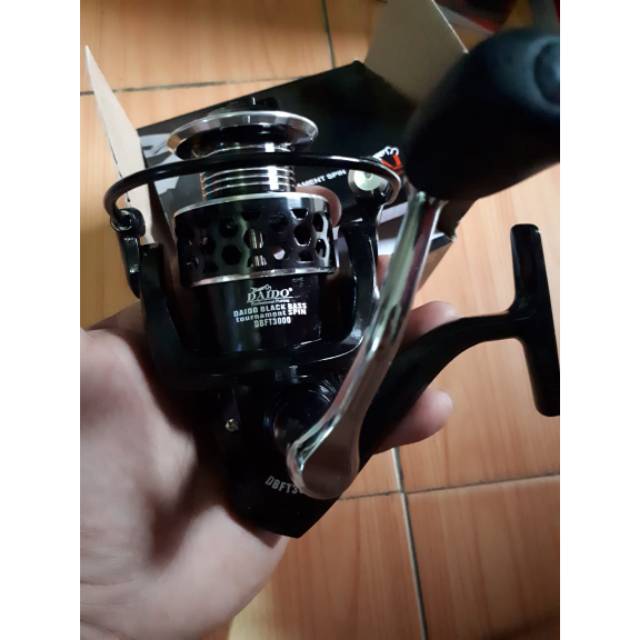 Reel DAIDO Black Bass 3000