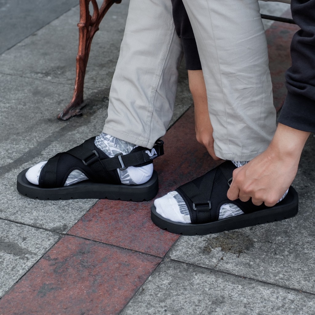 Zhephyr Full Black | Sandal Gunung Original Santai Kasual Pria Cowok Sendal New | FORIND x Lvnatica