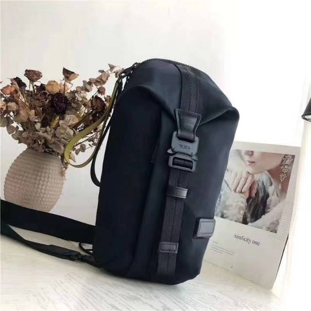 Tumi tahoe bozeman slingbag