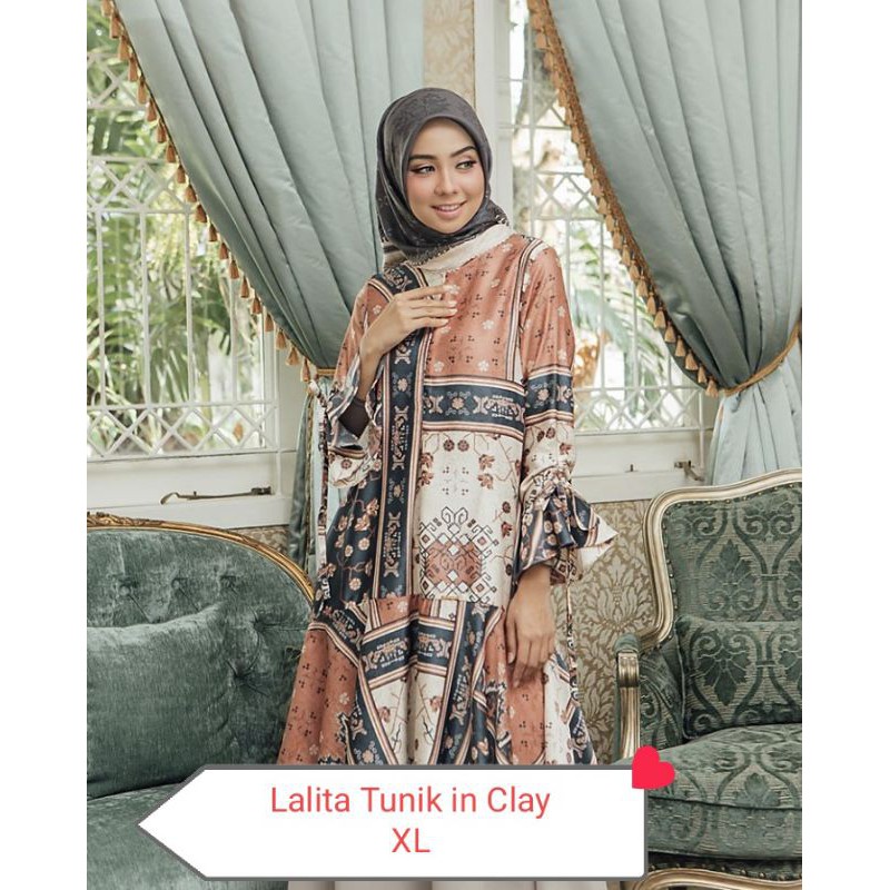 Lalita tunik wearing klamby