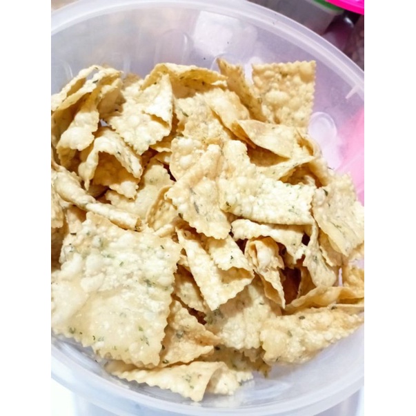 

Keripik Bawang Ambu Ali 500gr / Keripik Pangsit / Kerupuk Pangsit Gurih