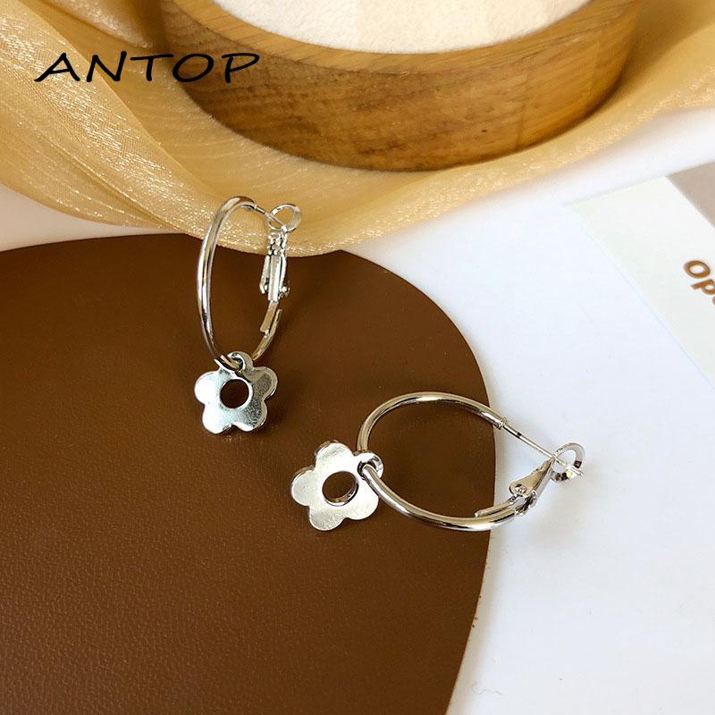 Anting Tusuk Gantung Desain Bunga Hollow Gaya Trendy Untuk Wanita