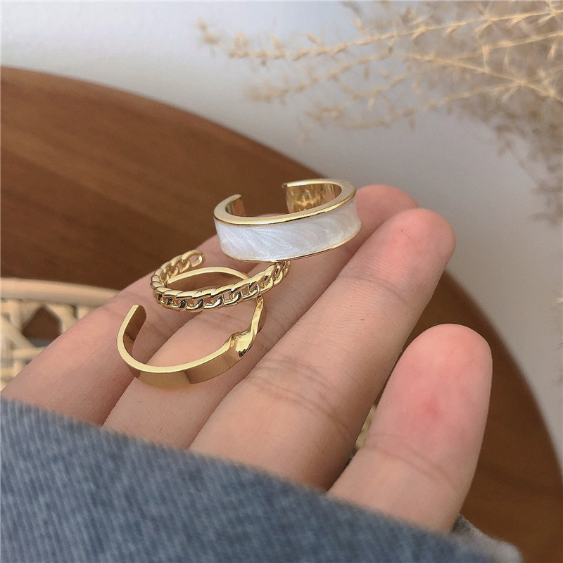 3 / 5pcs / Set Cincin Model Rantai Spiral Butterfly Gaya Retro Warna Emas Dapat Disesuaikan