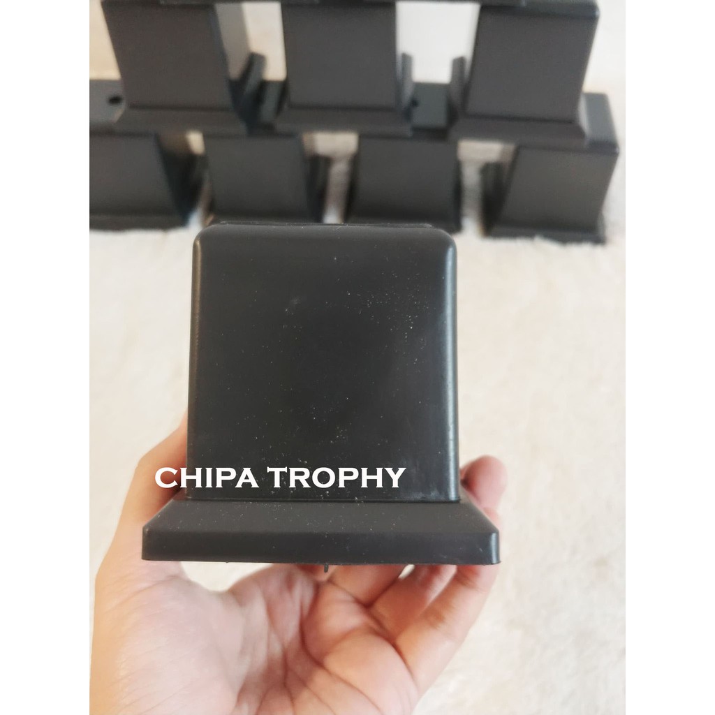 TATAKAN PIALA PLASTIK.TROPHY. W4 HITAM