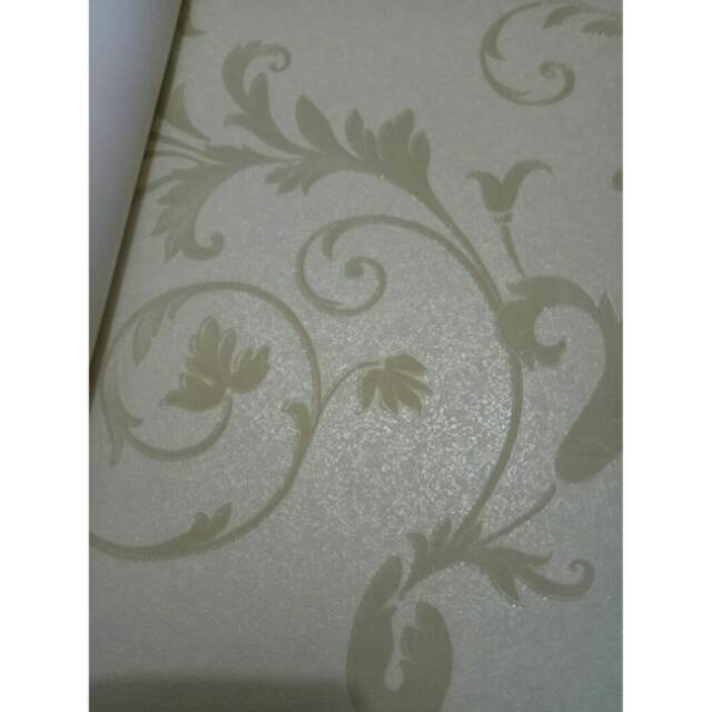 Wallpaper dinding motif batik