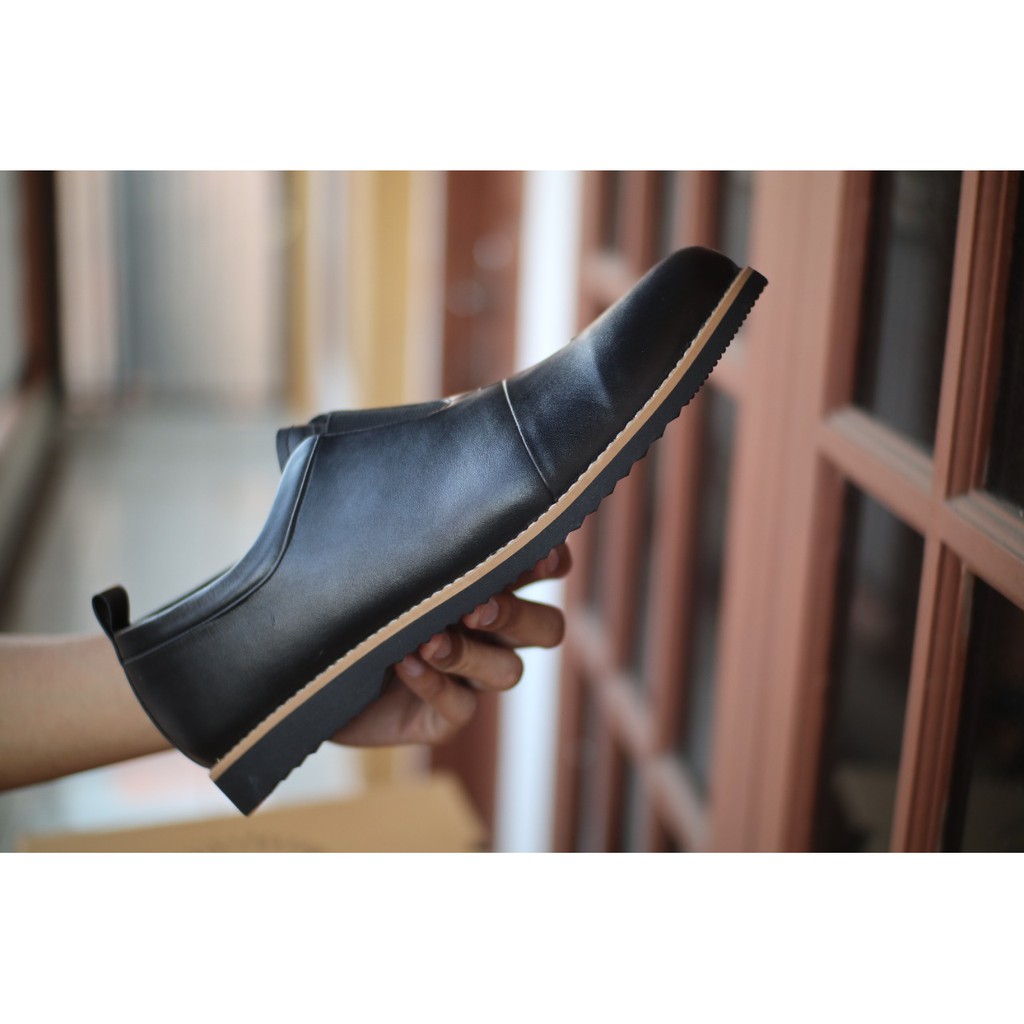 Sepatu pantofel casual slip on Model Chezni